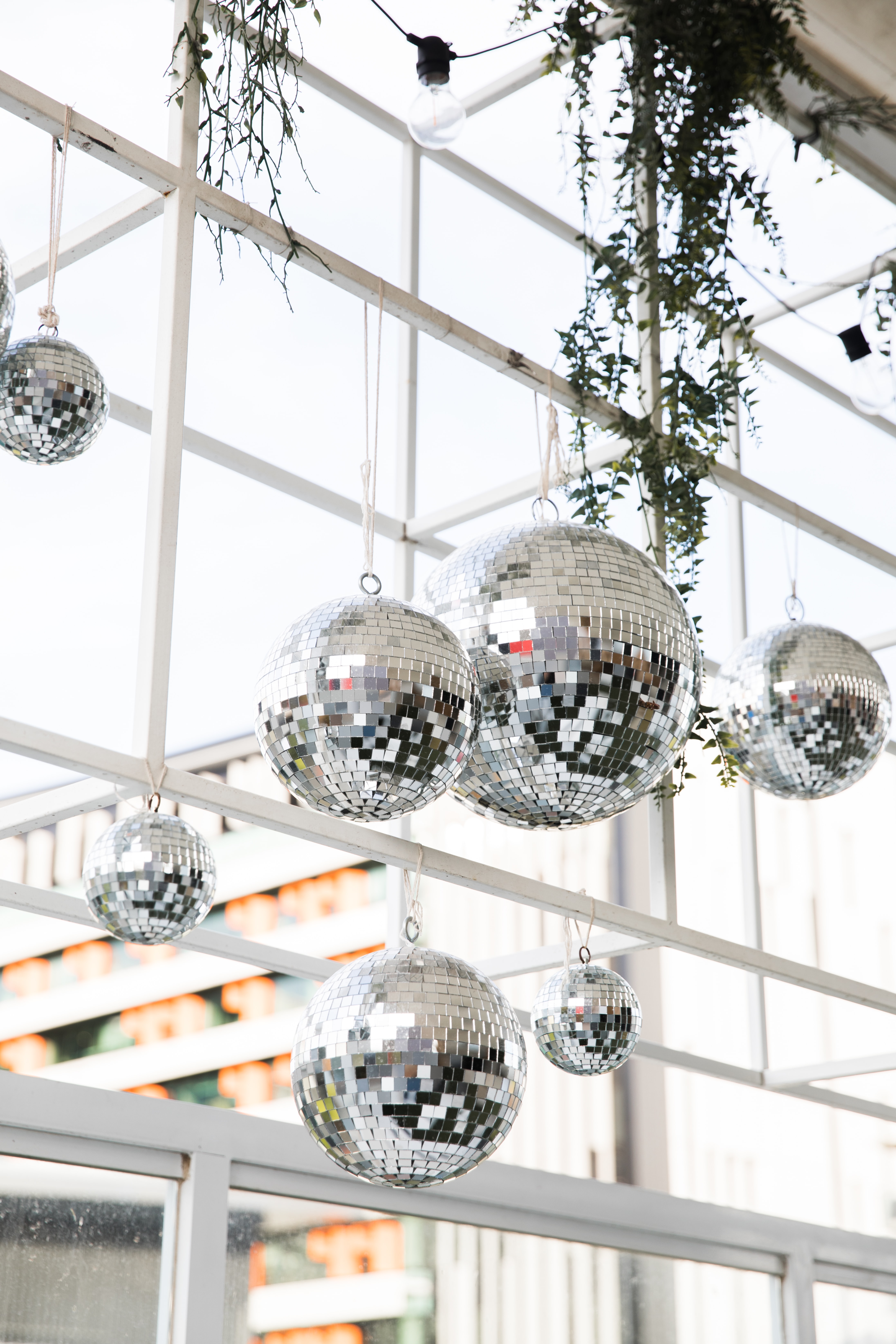 s-o-c-i-a-l-c-u-t-JdXMOGUBBE8-unsplash