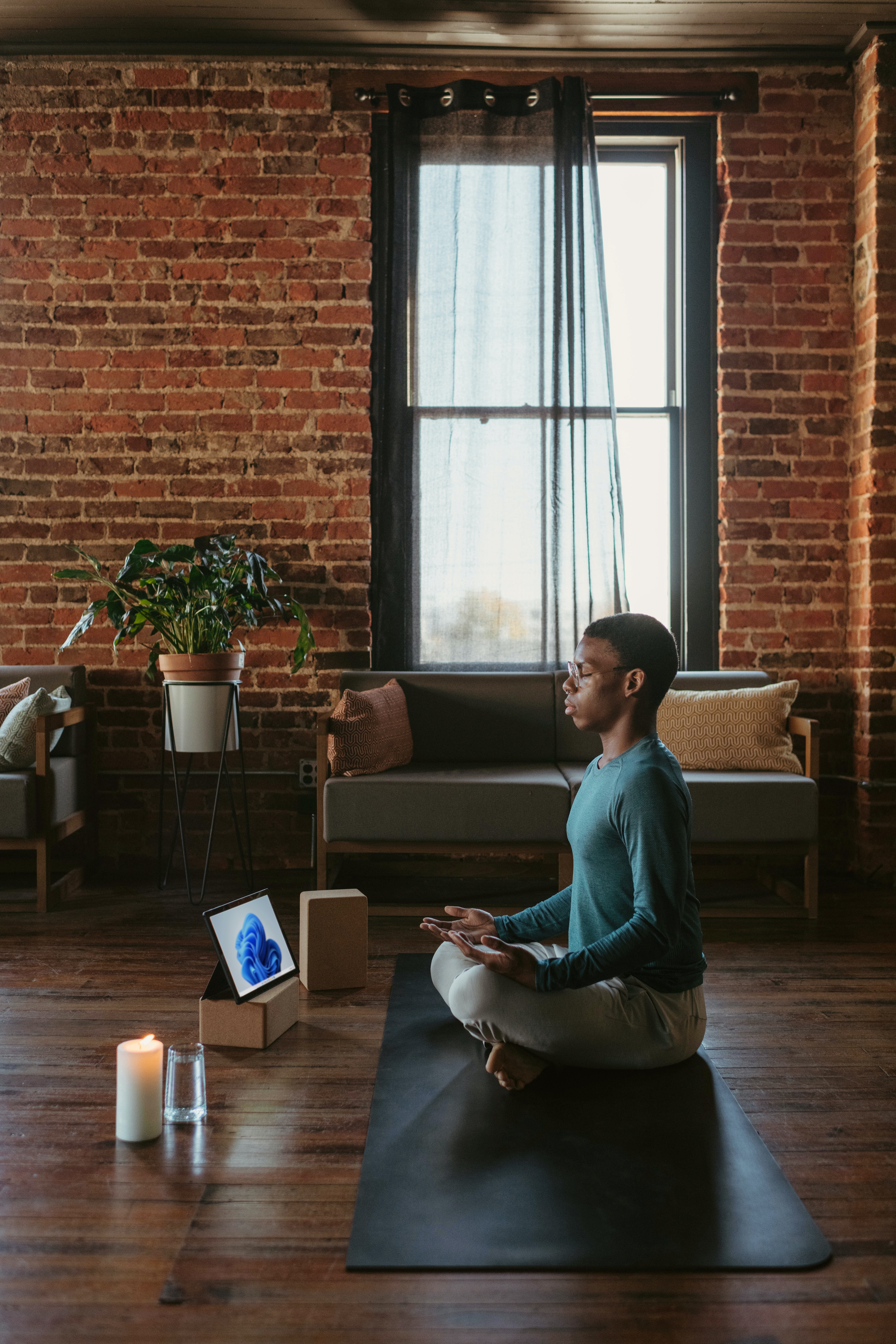 windows-wpIYy2lZ04s-unsplash
